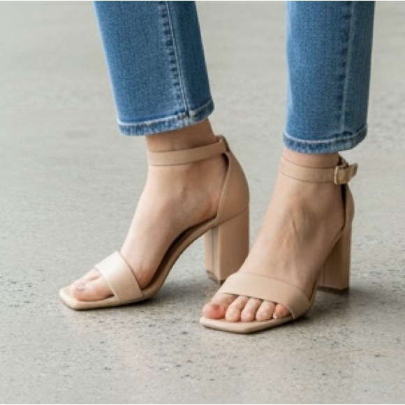 Versona Shoes - Versona Faux Leather Ankle Strap Heel Nude Neutral Beige Cream Size 7